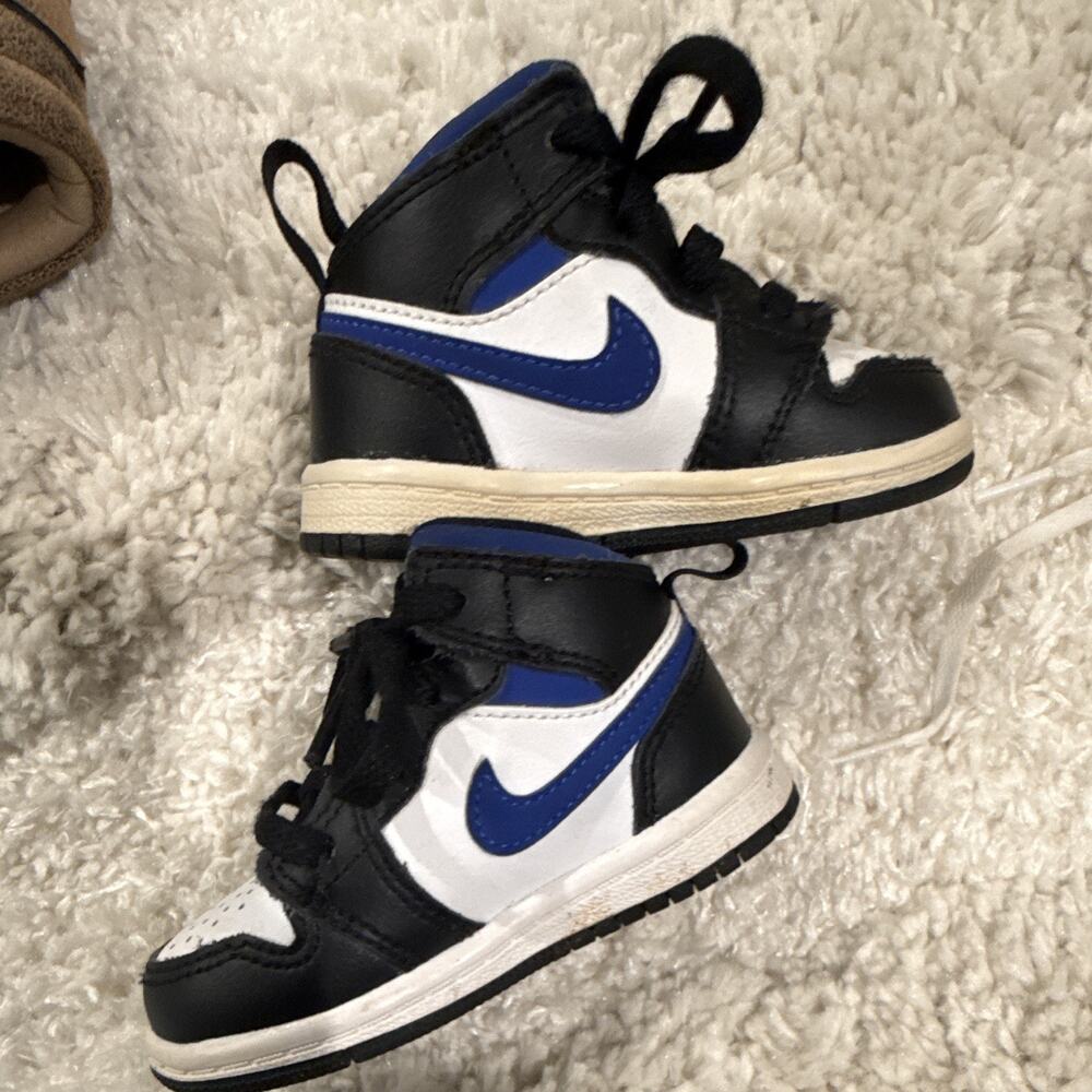 Jordan 1 Mid Top Unisex Kids Sneaker Black/White/Blue Leather Lace Up 5C